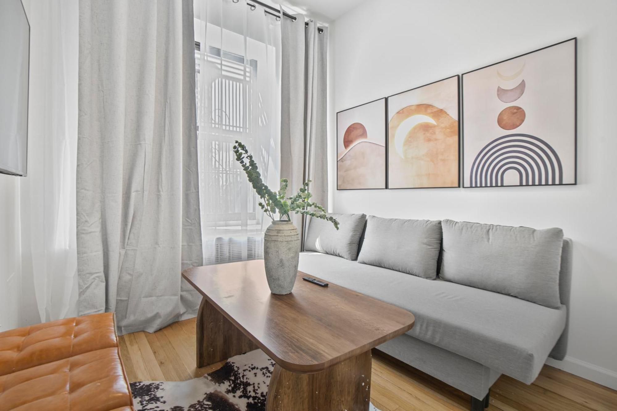 Designer 2 Bedroom Comfort Near Park Apartment New York